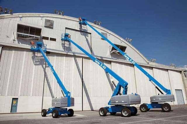 Genie self propelled articulating boom lift