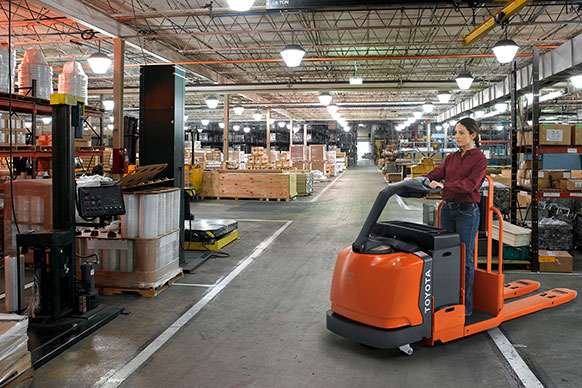 Toyota Center-Controlled Rider Pallet Jack Image 2