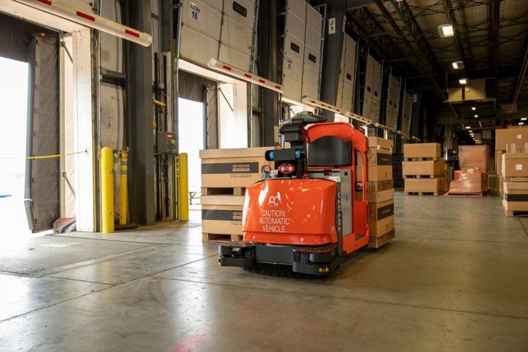 Center-Controlled Rider Automated Forklift